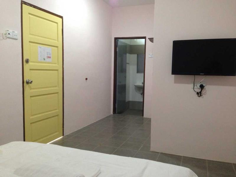 First Guest House Kuantan Esterno foto